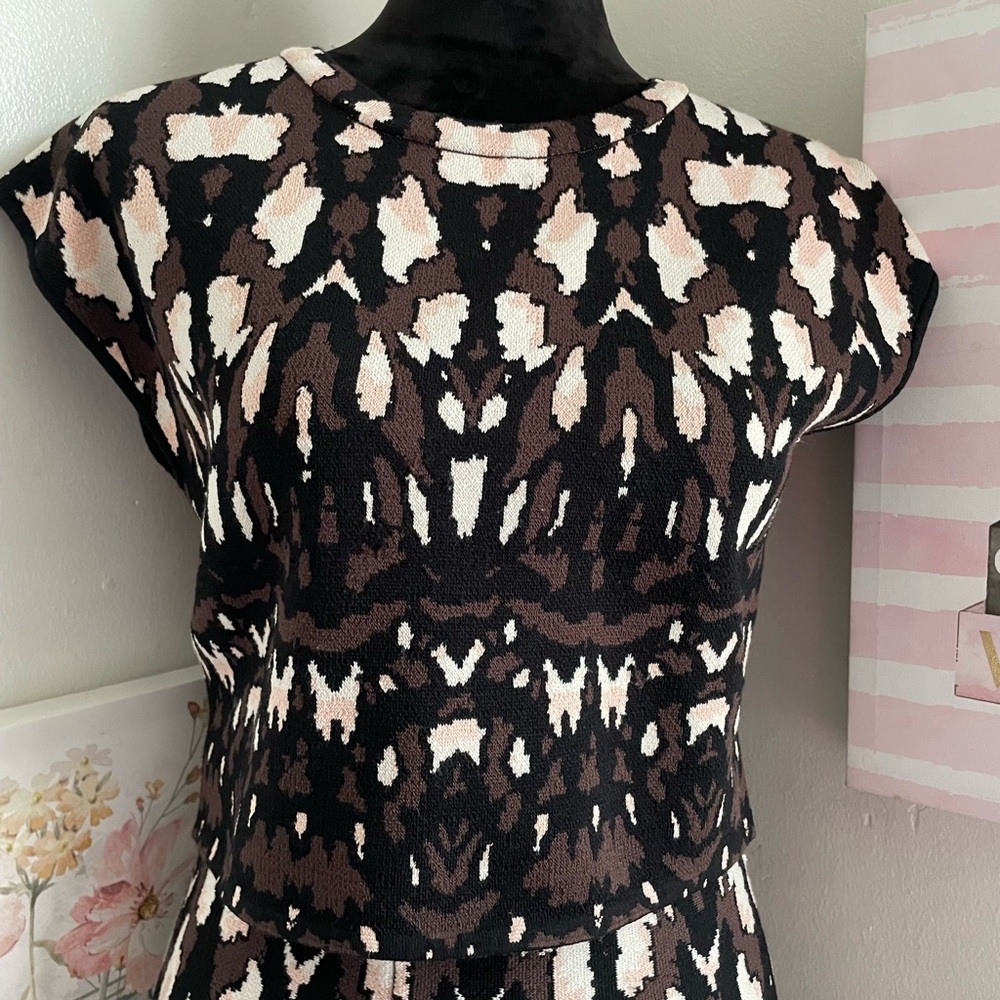 EXPRESS Chic Black and White Patterned Top